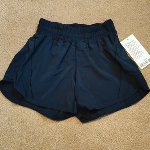 Lululemon navy shorts size 6 NWT